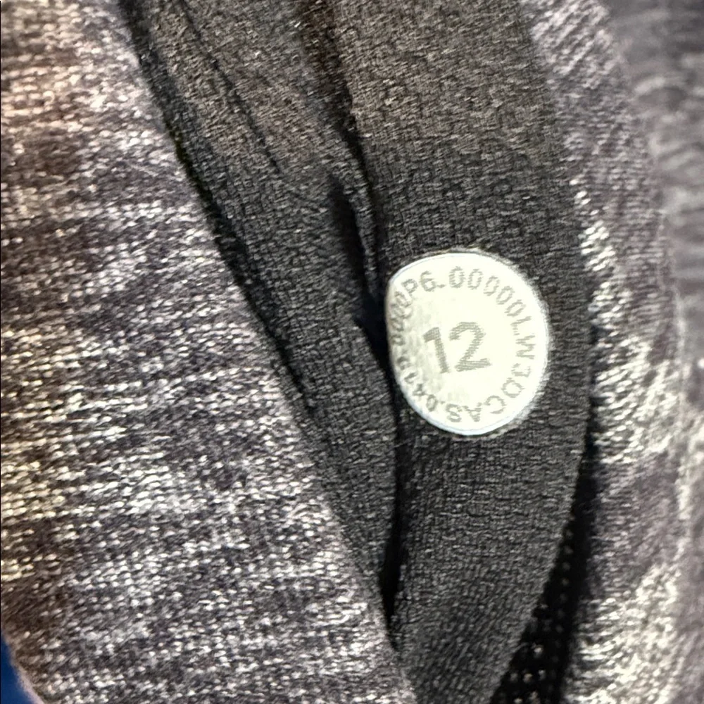 LULULEMON grey camo runderful long sleeve 12